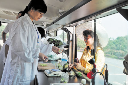 挑選食品安全檢測車廠家，需要注意這3點